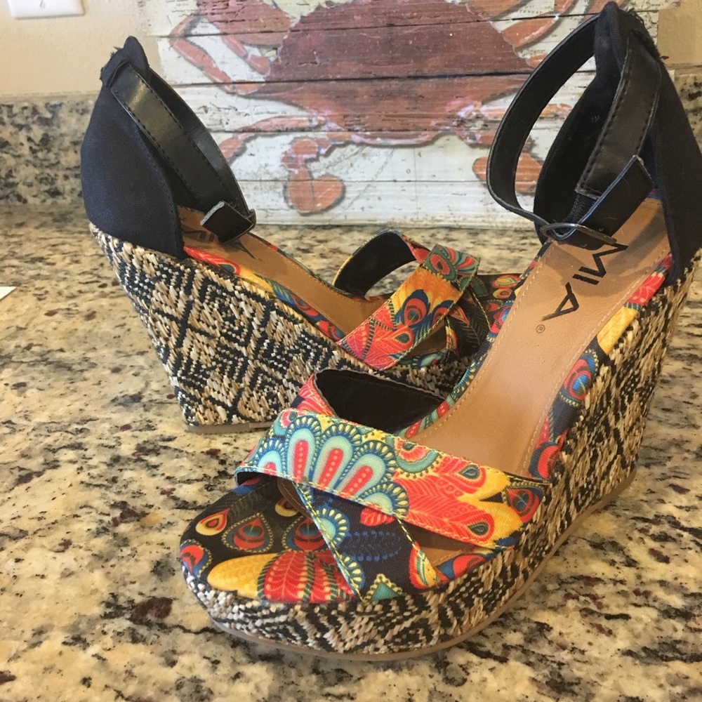 MIA platform sandals! Fun colors 7